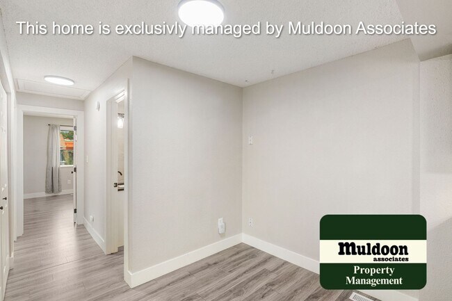 Building Photo - Beautifully remodeled Centrally located bu...