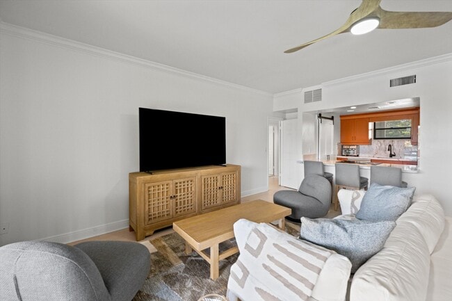 Building Photo - 11842 Pebblewood Dr