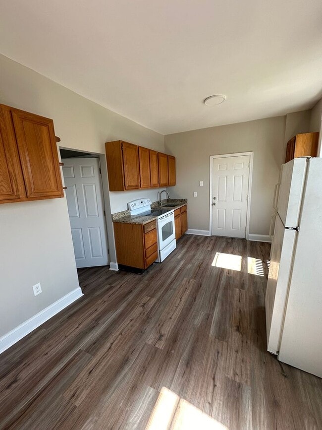 Building Photo - 3 N Wells Ave