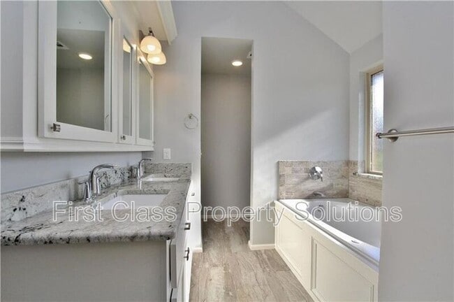 Building Photo - 4005 Brougham Way