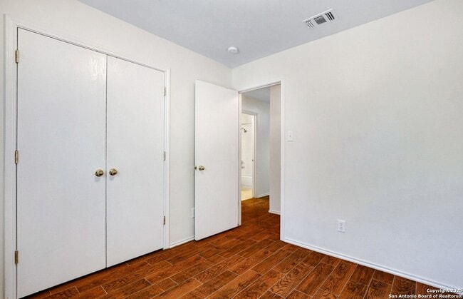 Building Photo - 10603 N Shaenridge