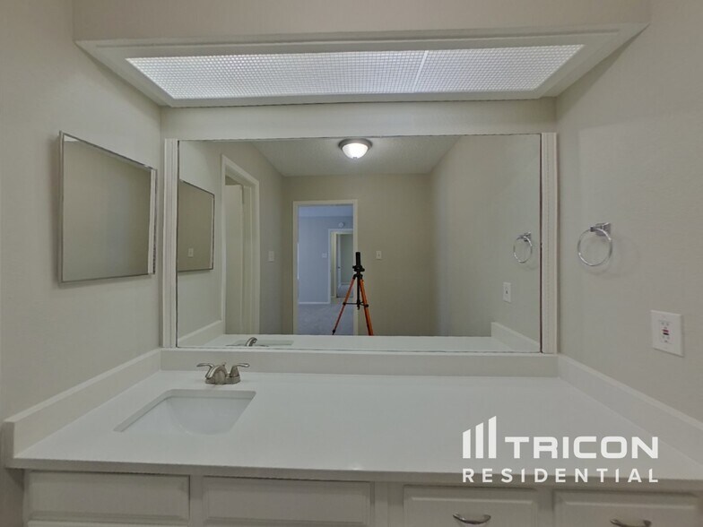 Building Photo - 3515 Solano Ct