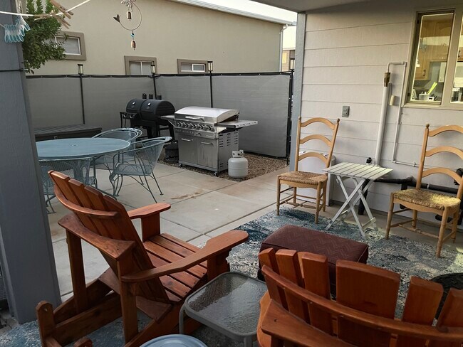 Building Photo - 17200 W Bell Rd