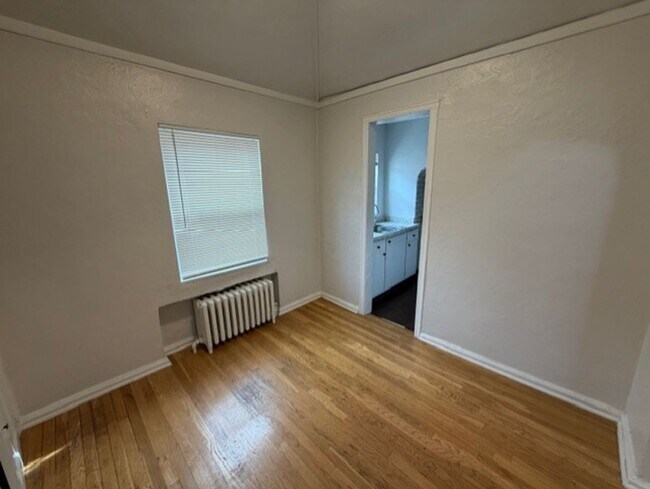 Building Photo - 3809 Beechwood Blvd