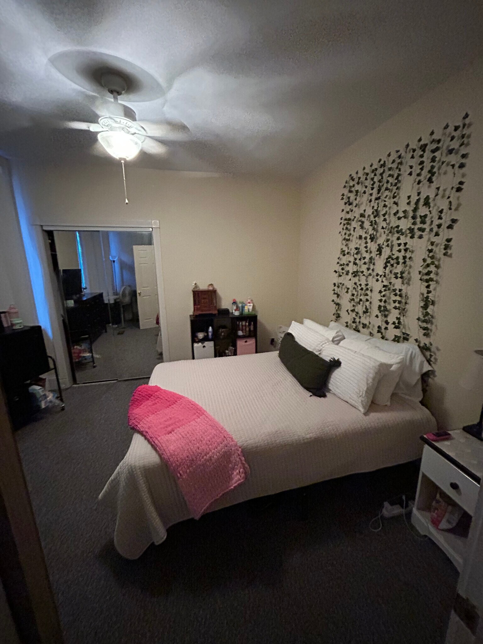 Building Photo - 2154 W Clifton Ave