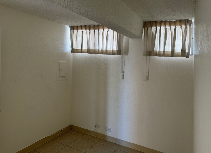 2nd Bedroom B - 2439 Kapiolani Blvd
