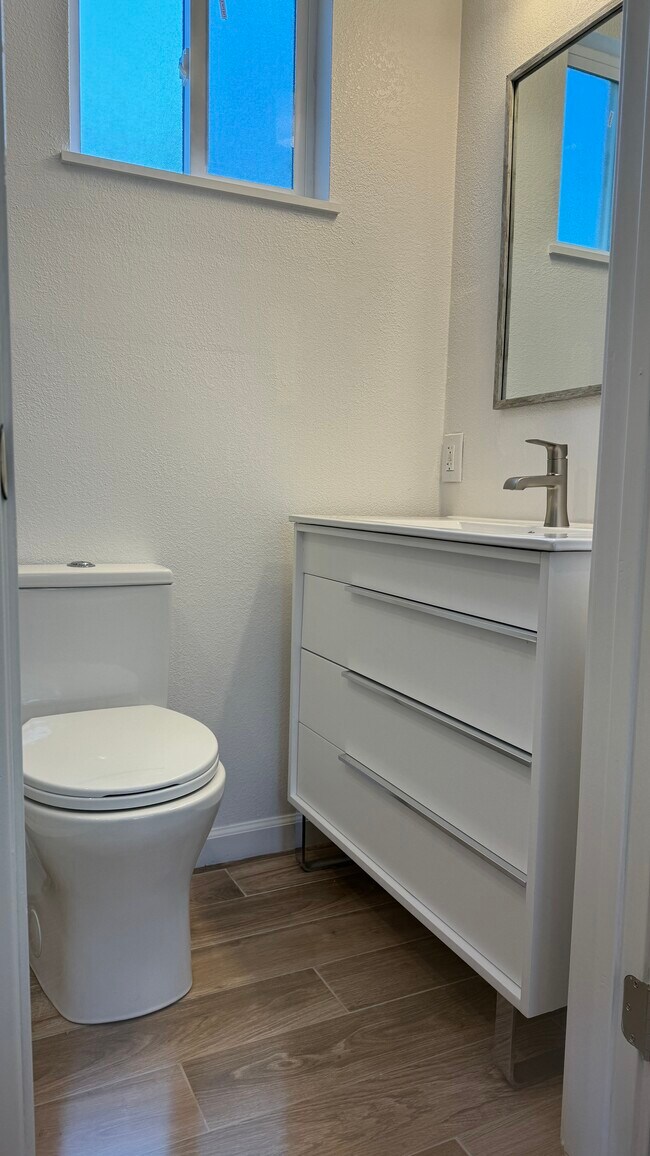 Building Photo - 2483 San Carlos St