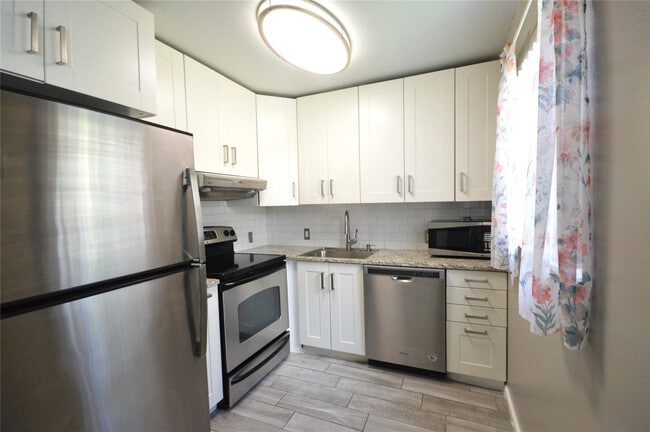 Building Photo - 144 Mansfield D