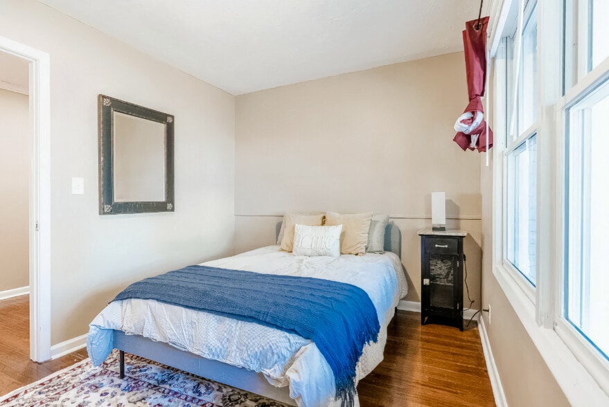 Building Photo - 2136 Chestnut Hill Cir