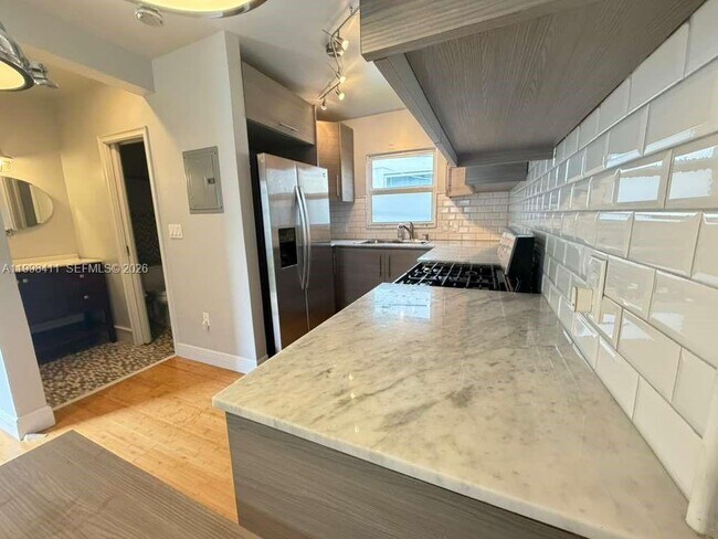 Building Photo - 131 Zamora Ave