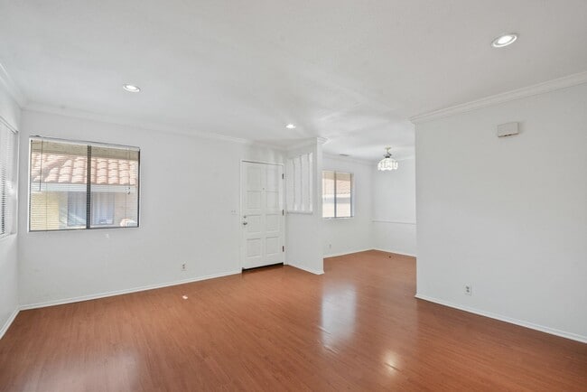 Building Photo - Available now! 2 bedroom/2 bath condo located in the Tanglewood Villas of Pomona!