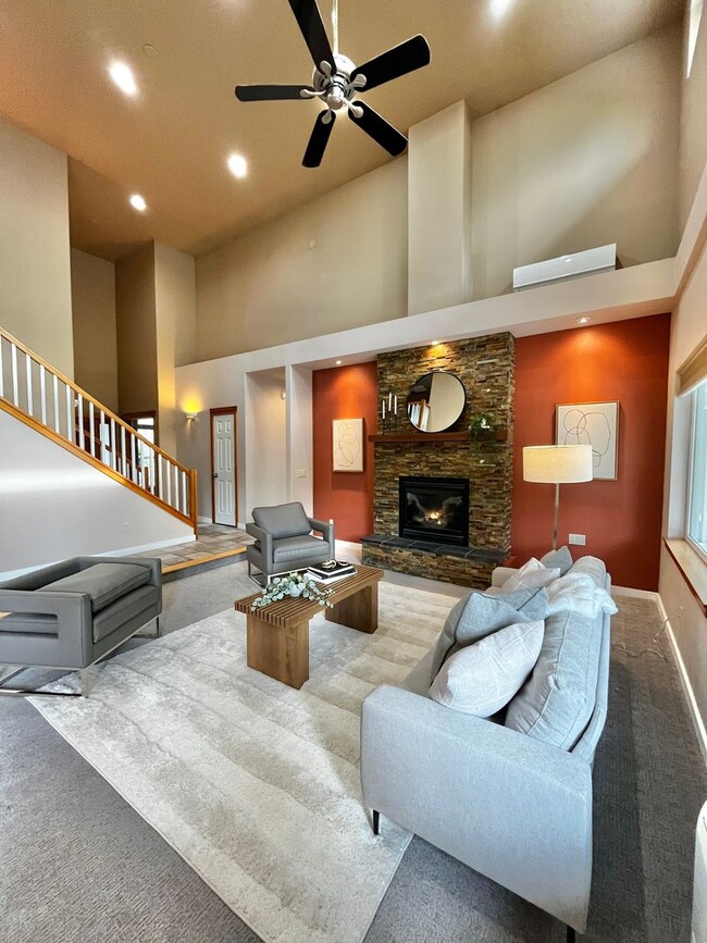 Building Photo - Seabeck Heights Home with Pickle Ball Court!