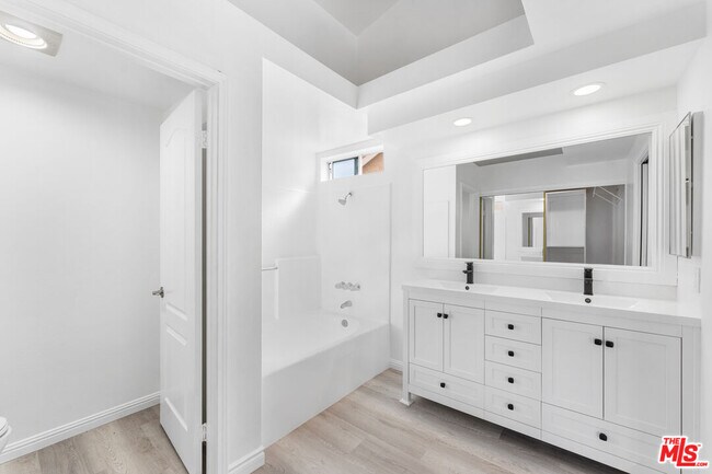 Building Photo - 37105 Zinnia St