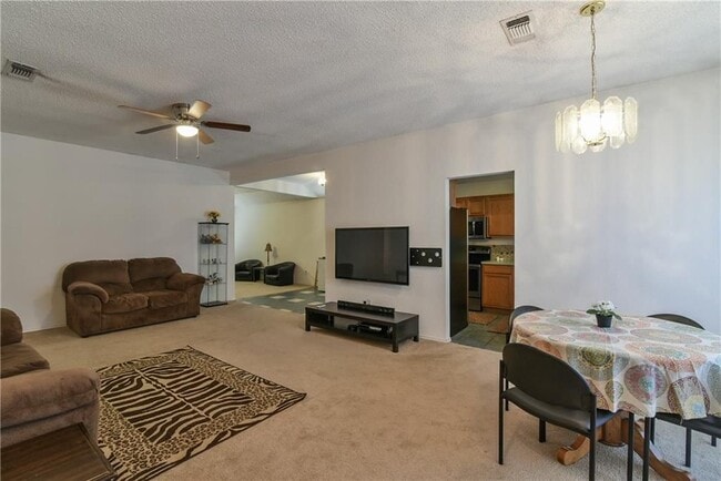 Building Photo - Ready to Move in... Do not miss this house...