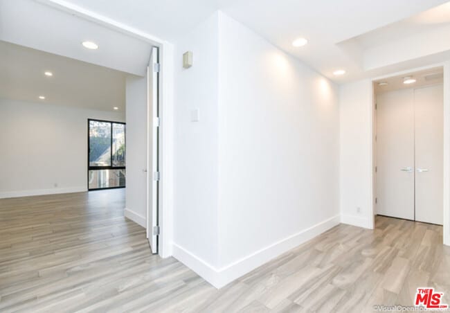 Building Photo - 268 S Lasky Dr