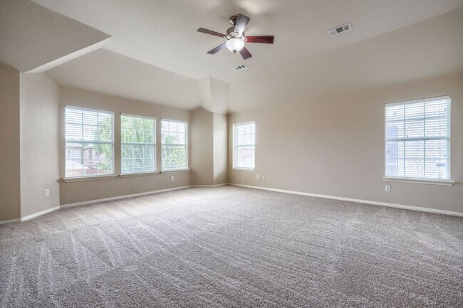 Building Photo - 5 Bedroom Home with Brand-New Carpet in Grayhawk | 3-Car Garage | Frisco ISD | Game Room
