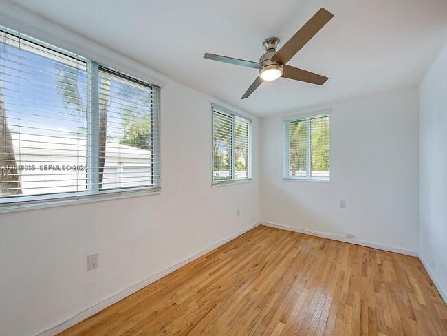 Building Photo - 1082 NE 89th St