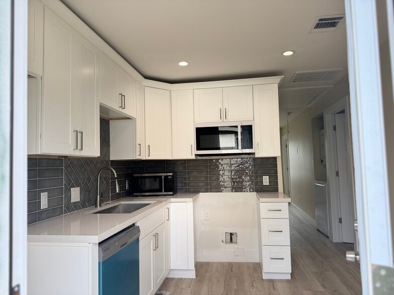 Building Photo - 7316 La Salette St