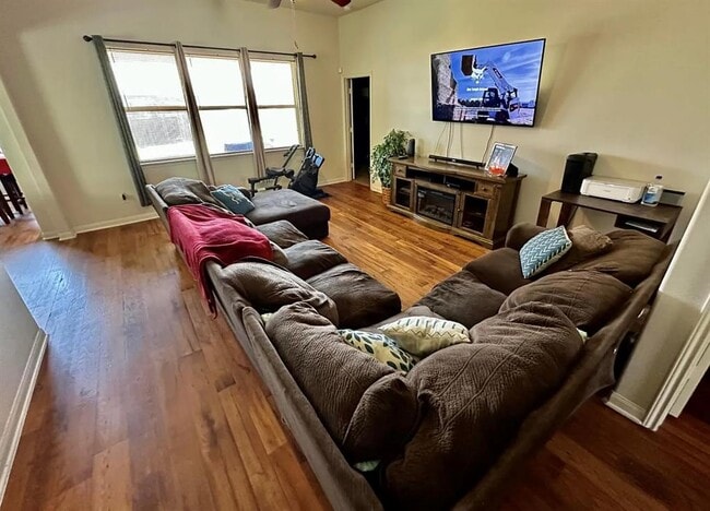 Building Photo - 19600 Per Lange Pass