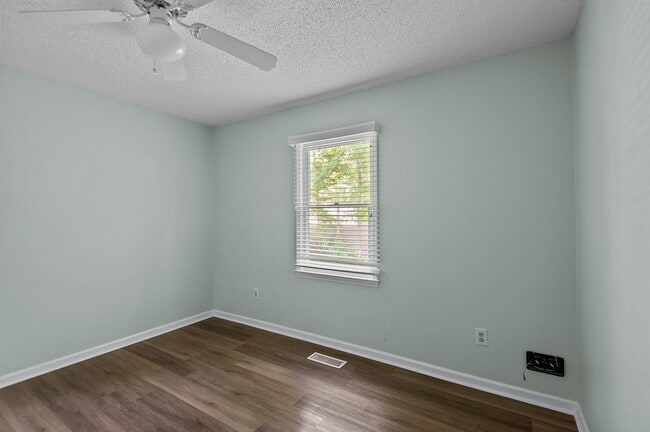 Building Photo - 103 Knollwood Ct