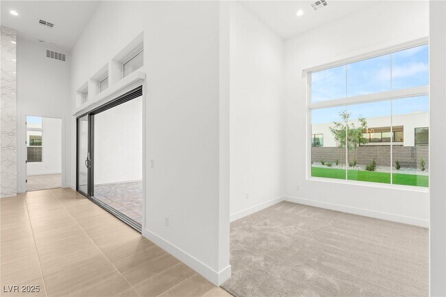 Building Photo - 10793 Vista Altura Ave