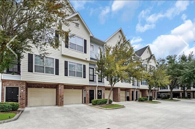 Building Photo - 9200 Westheimer Rd