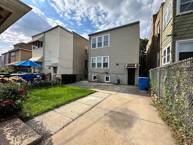 Building Photo - 5244 W Altgeld St