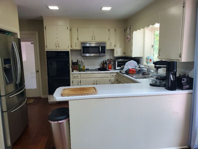 Building Photo - Move in Incentive!