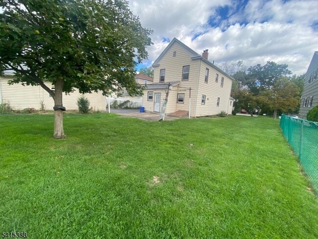 Building Photo - 610 Downer St