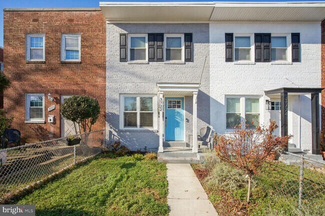 Building Photo - 3722 Edison St