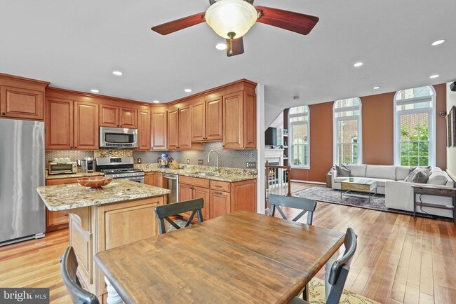 Building Photo - 2442 Garnett Dr
