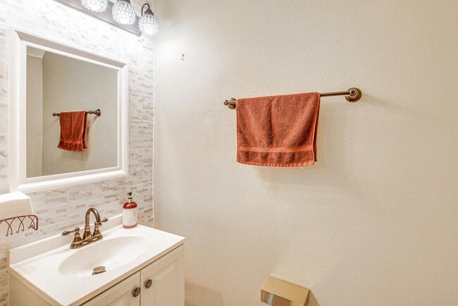 Building Photo - 25 Riverview Bend N