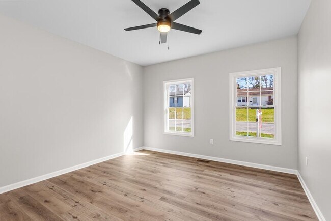 Building Photo - 317 Ivanhoe Ave
