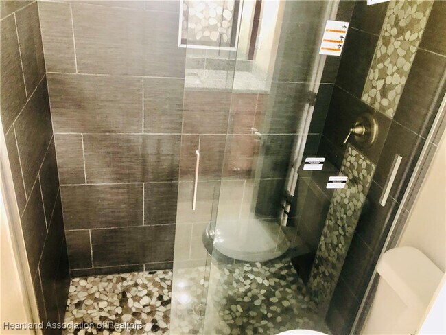 Building Photo - 4615 Lake Haven Blvd