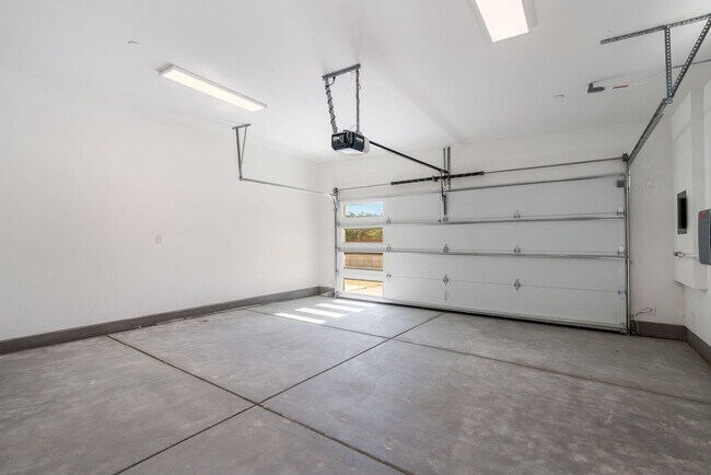 Building Photo - 416 Rosa Parks Rd