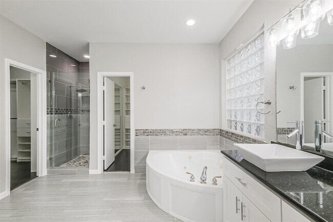 Building Photo - 5506 Langhorne Ct