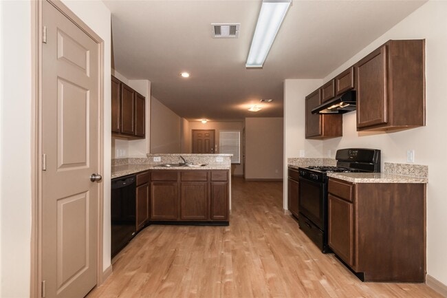 Building Photo - 5811 Kyle Cove Dr