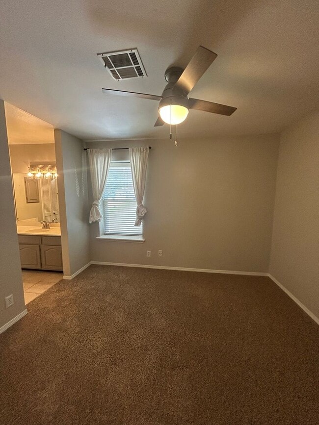 Building Photo - Fabulous townhouse in a private and quiet ...