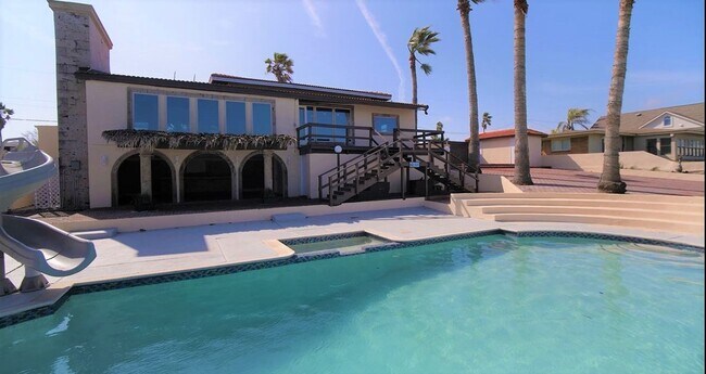 Building Photo - 602 N Shore Dr E