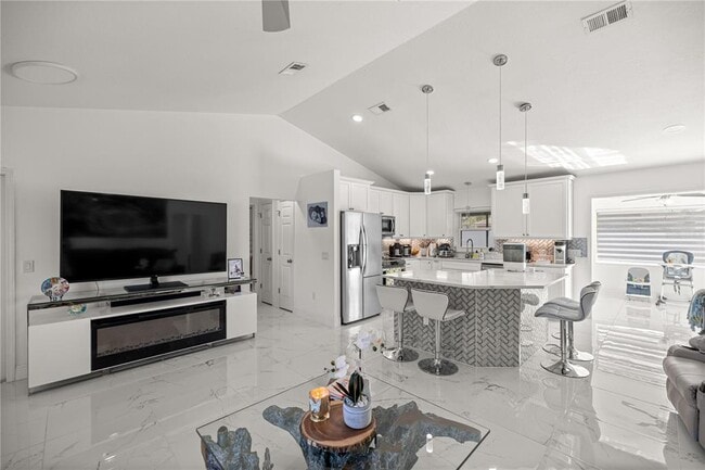 Building Photo - 7191 Hemlock Rd