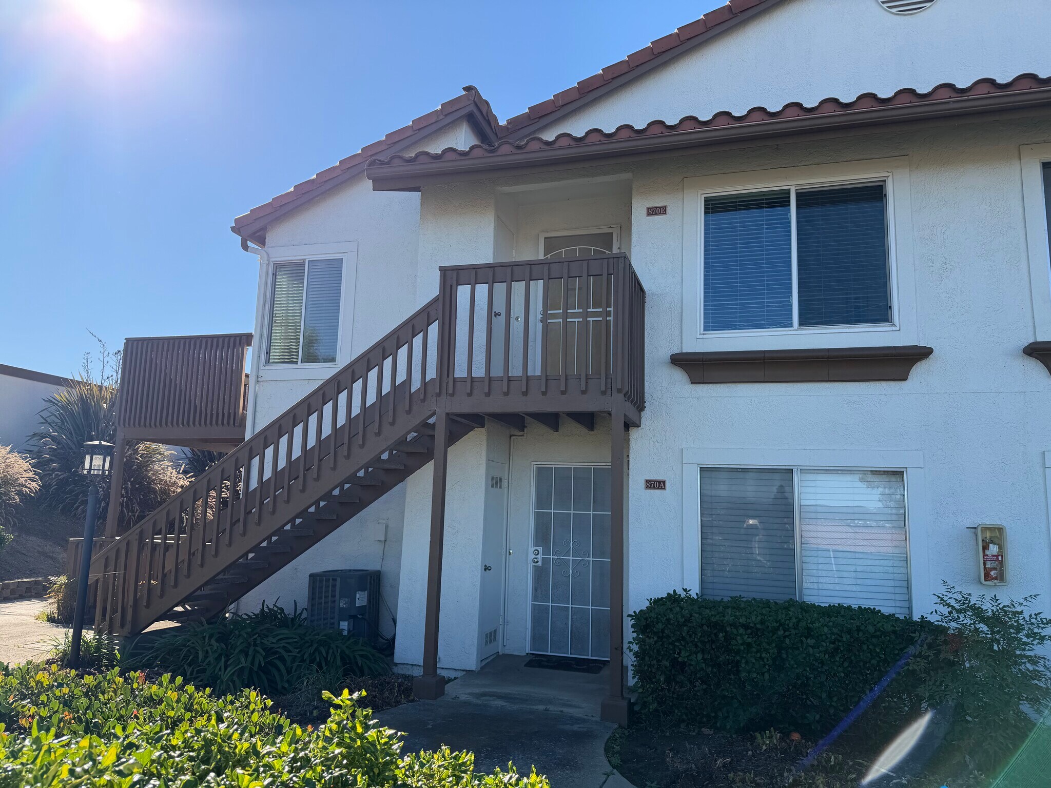 Building Photo - 870 S Rancho Santa Fe Rd