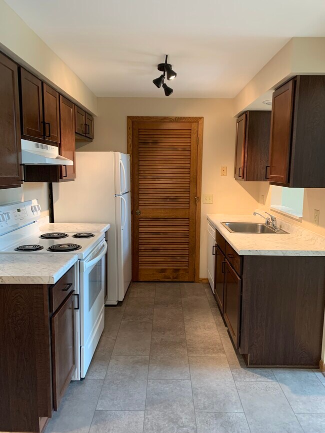 Kitchen - 317 River St