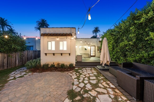 Building Photo - 2624 S Palm Grove Ave