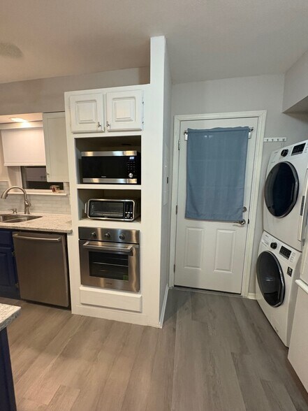 Building Photo - 2515 S Florence Pl