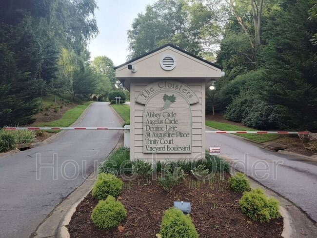 Building Photo - 301 Abbey Cir