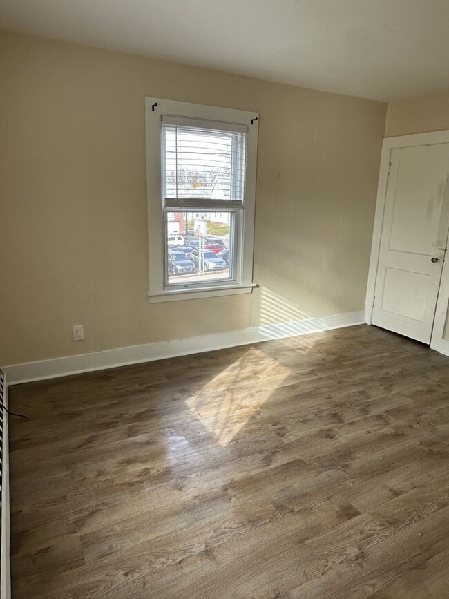 Building Photo - 160-162 Center Street