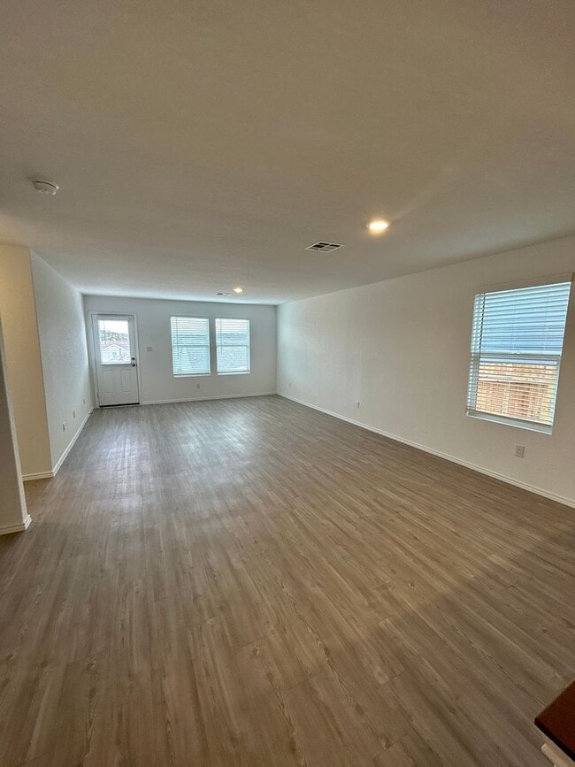 Building Photo - Hidden Trails, Bulverde, TX Spacious 4-Bed...