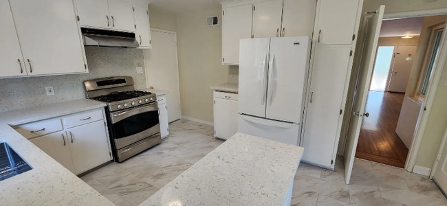 Building Photo - 4088 Laguna Way