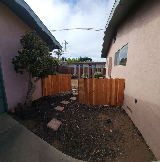 Building Photo - 550 Piney Way