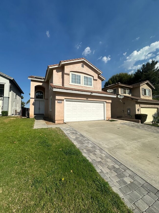 Building Photo - Beautiful 3bedroom 3bath w/ a Pool